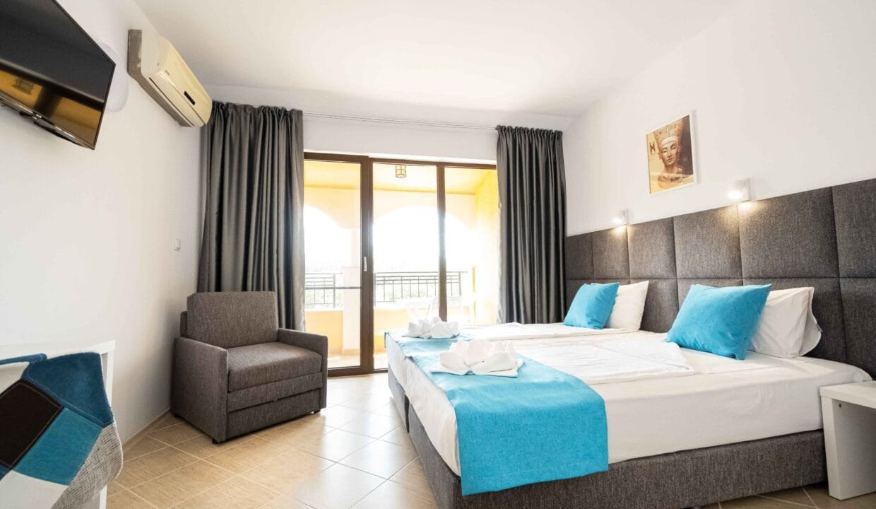 56e4b2cf22c157869c8a5745fb1a0fa8_3840x3840f_DSC_6416